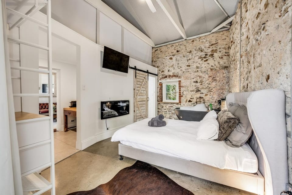 The Stables Historic luxurious beach side stay Apartment in Adelaide