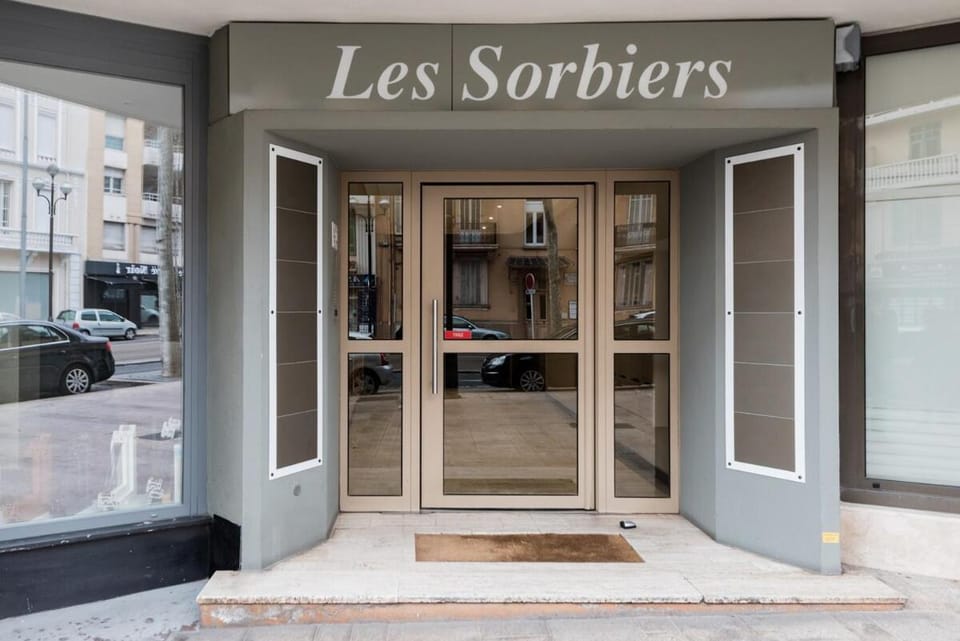 Upscale apartment with panoramic balcony Apartment in Cannes