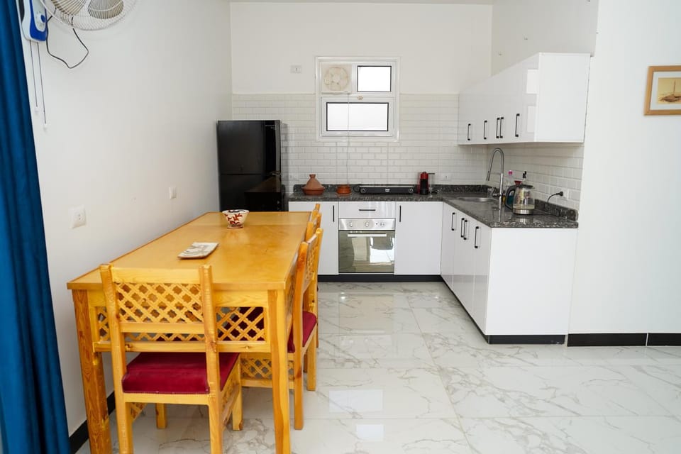 Kitchen or kitchenette, Dining area, dishwasher, minibar, pet friendly, stove