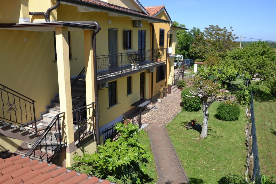 Day, Garden view