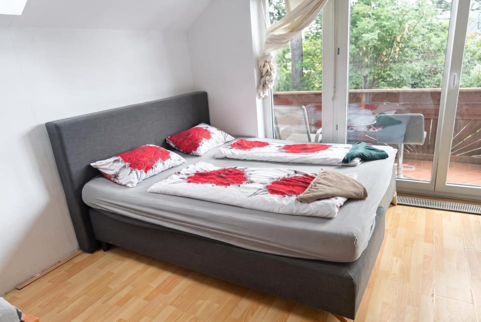 Bed, Seating area, Bedroom, towels