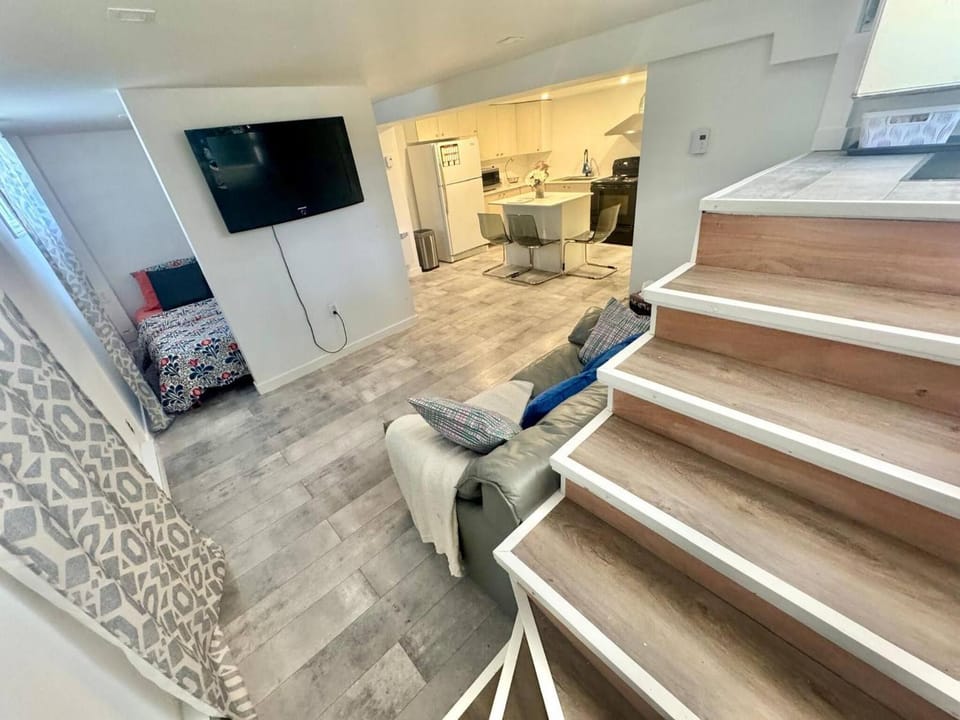 Anika Sunset Place T House in Laval