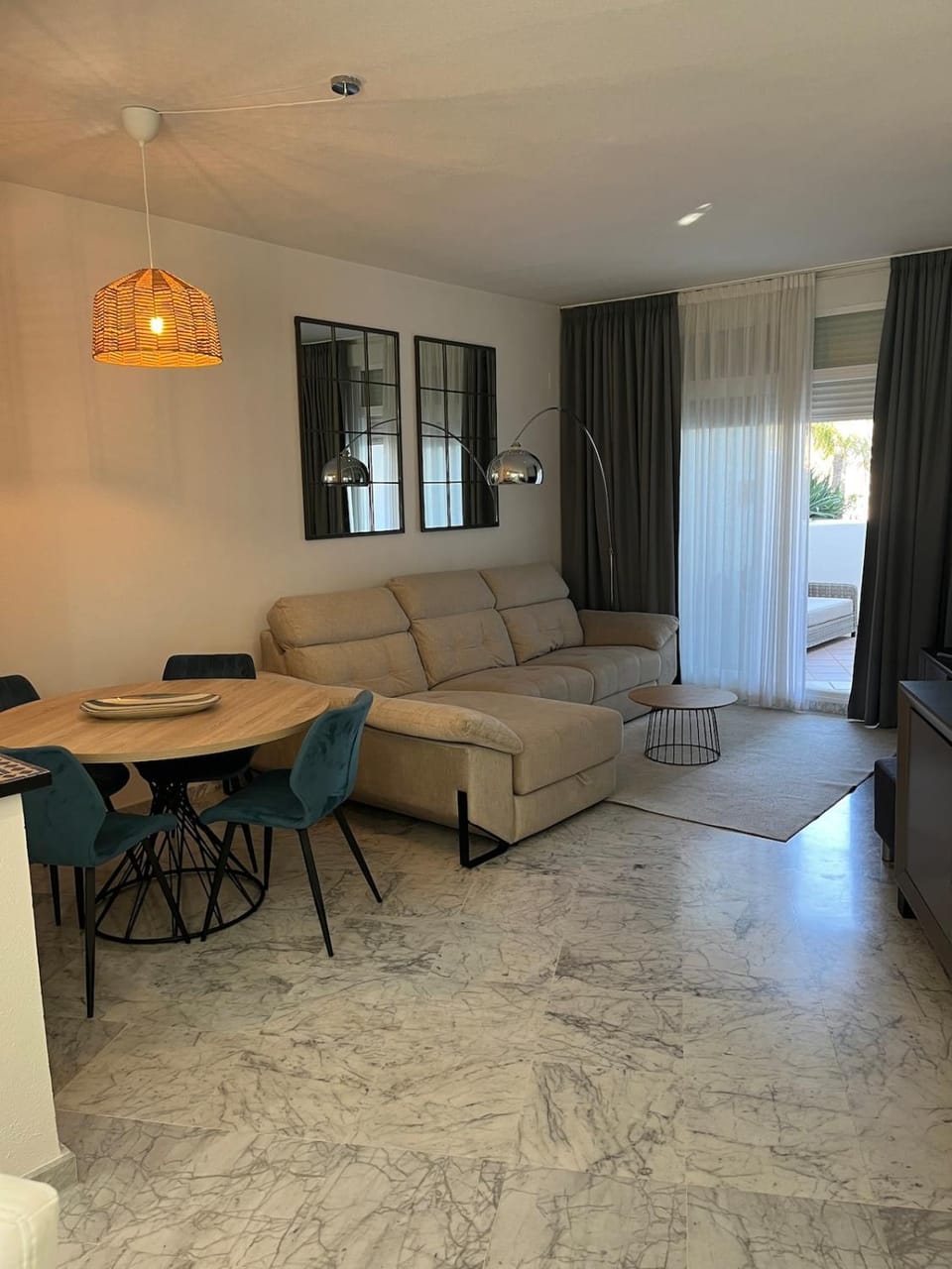 Living room, Seating area