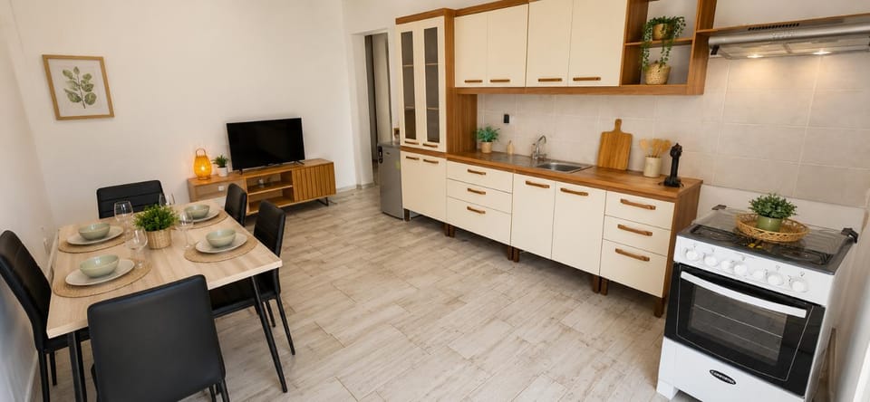 TV and multimedia, Kitchen or kitchenette, Living room, Dining area, minibar, oven