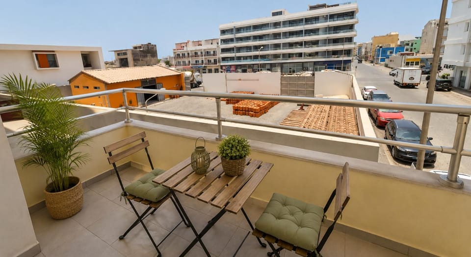 Property building, Neighbourhood, View (from property/room), Balcony/Terrace, Seating area, City view, Street view