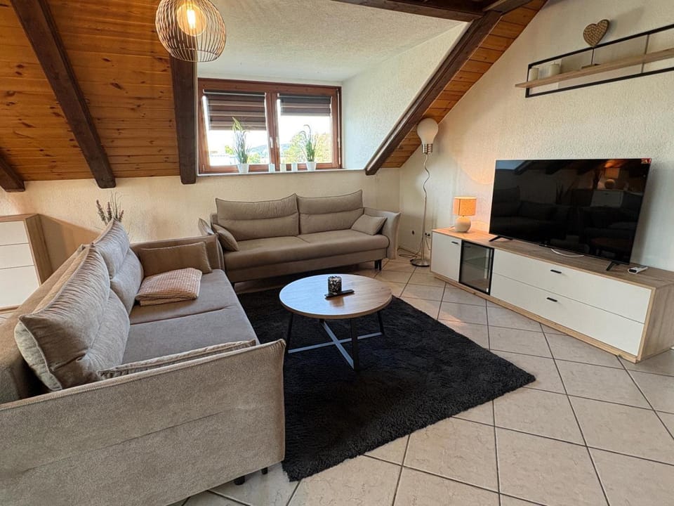 Communal lounge/ TV room, TV and multimedia, Living room, Seating area, Evening entertainment