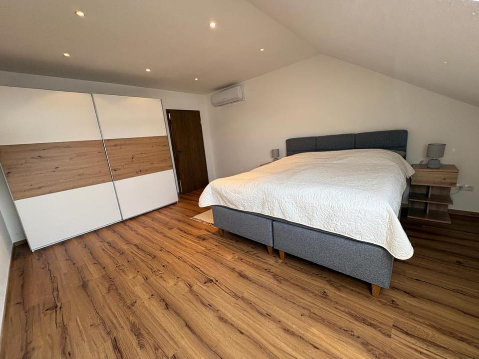 Bed, Photo of the whole room, Bedroom, wardrobe