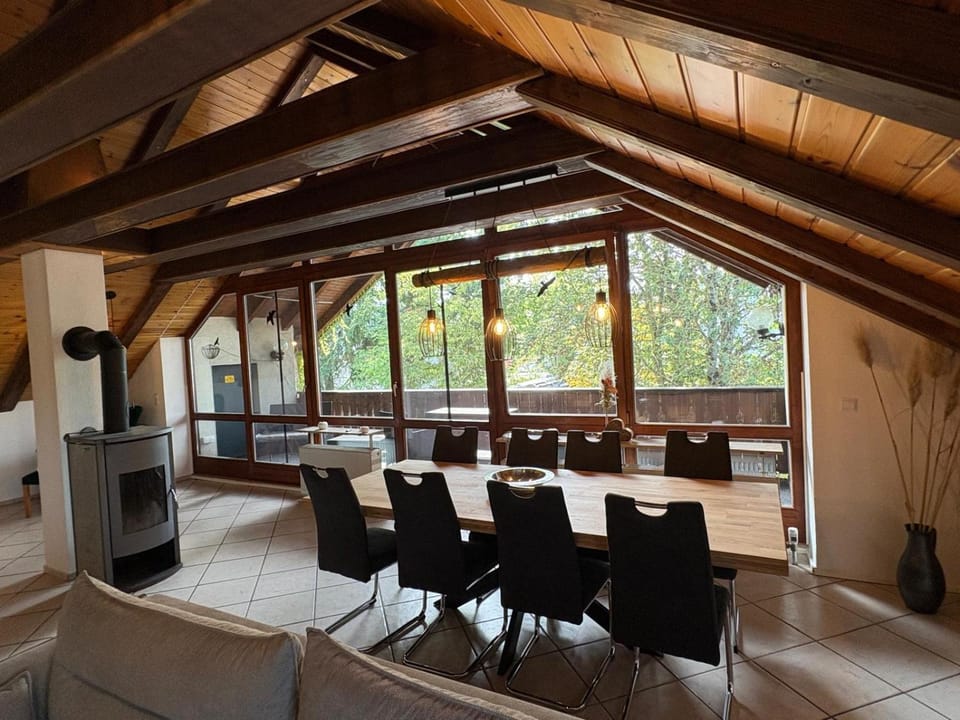 Seating area, Dining area