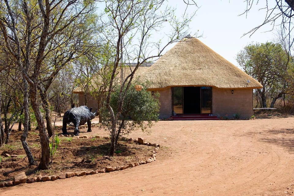 Property building, Restaurant/places to eat, Facade/entrance, Lobby or reception, Lounge or bar