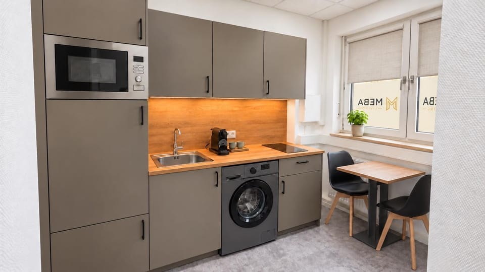 Coffee/tea facilities, Kitchen or kitchenette, Dining area, dishwasher, stove, washing machine