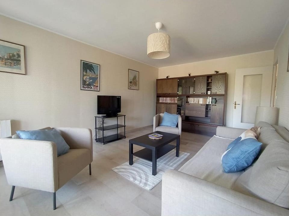 Spacieux T3 proche gare et plage Apartment in French Riviera