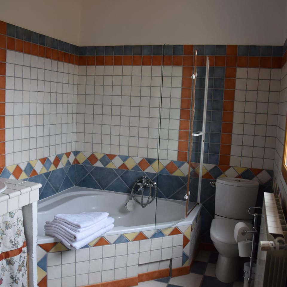 Bathroom, Bath, towels