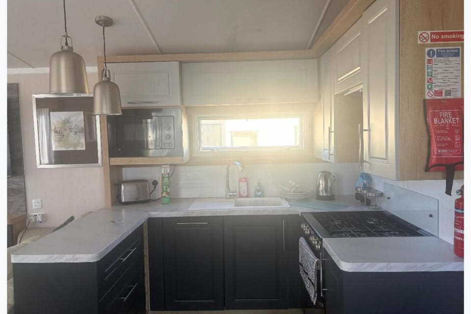 Kitchen or kitchenette, dishwasher
