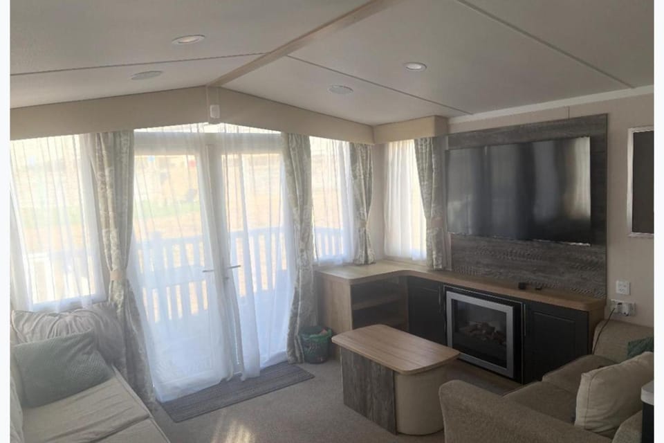 TV and multimedia, Kitchen or kitchenette, Living room, Seating area