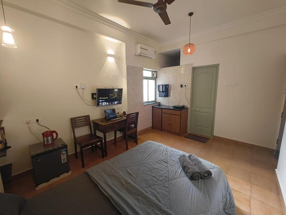 The Green Wall Studio AC Wifi - Gogol Margao Apartment in Goa, India