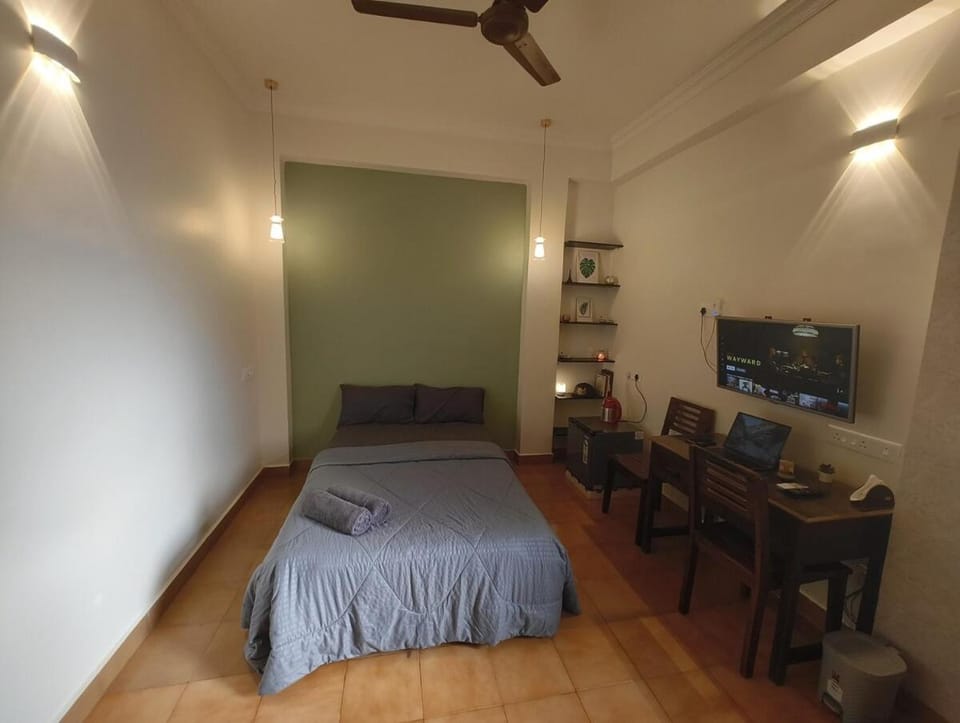 The Green Wall Studio AC Wifi - Gogol Margao Apartment in Goa, India