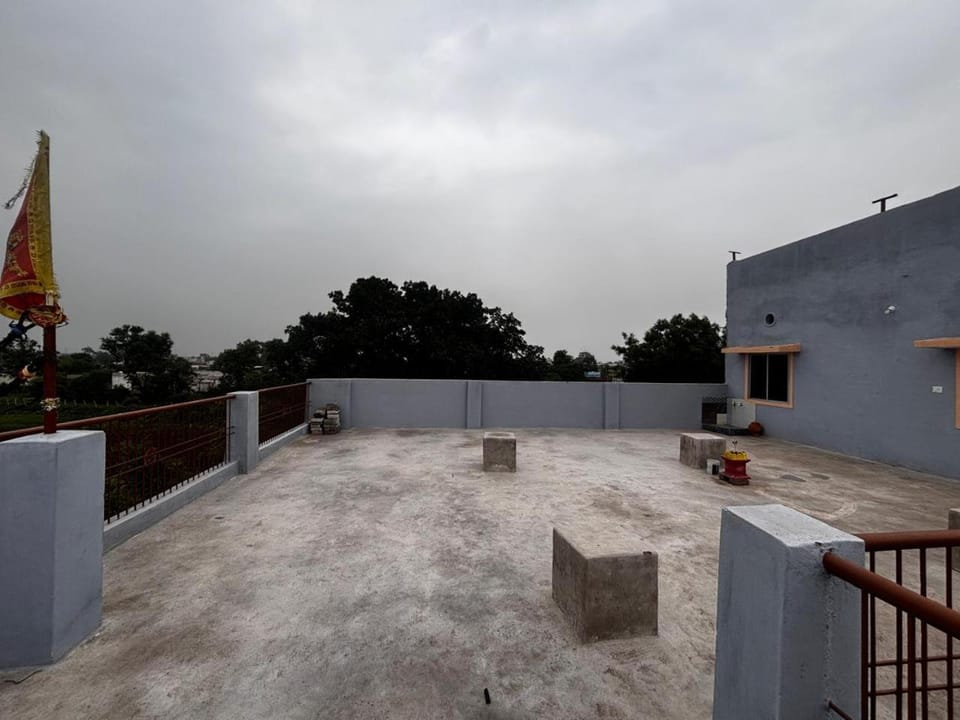 Property building, Day, Balcony/Terrace