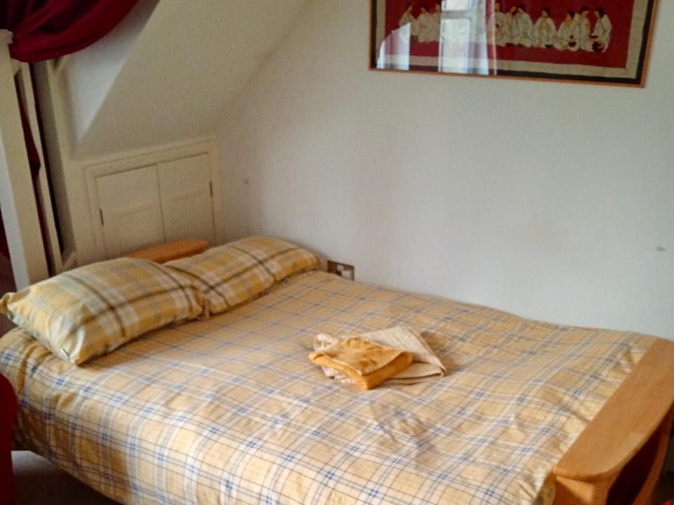 Bed, Living room