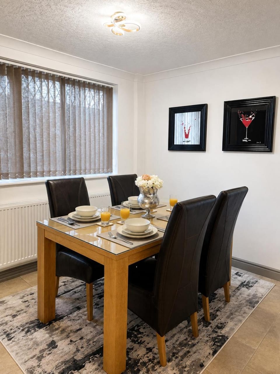 TV and multimedia, Living room, Food and drinks, Food and drinks, Seating area, Dining area, Food, Food