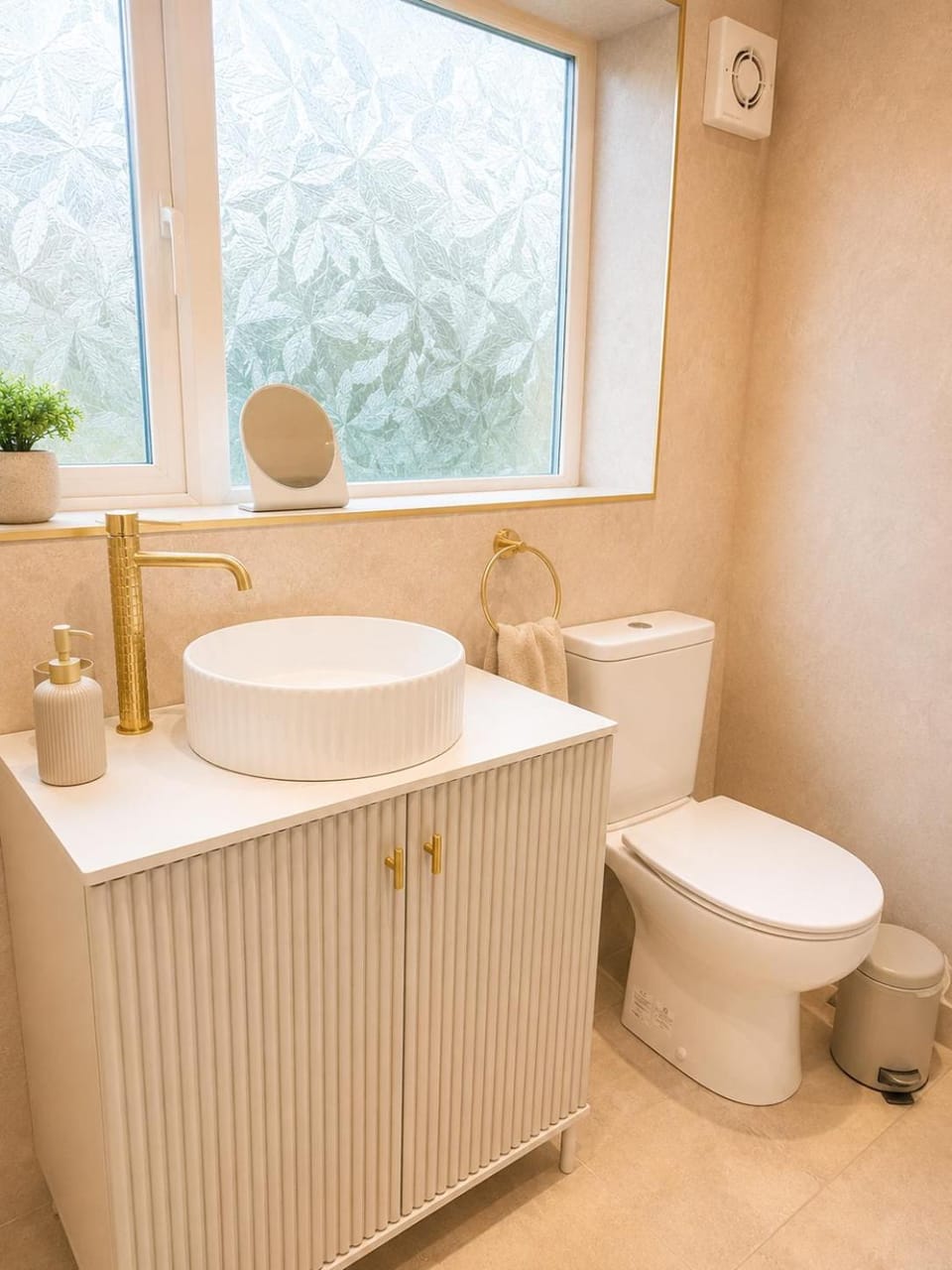 Toilet, Bathroom, bidet, towels, towels