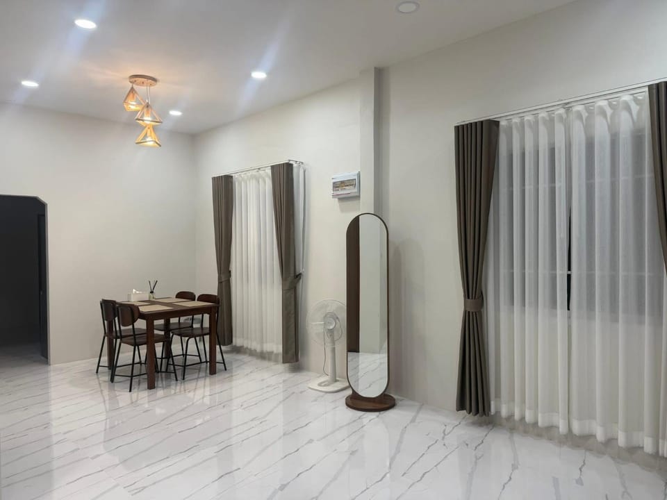 Living room, Seating area, Dining area, air conditioner
