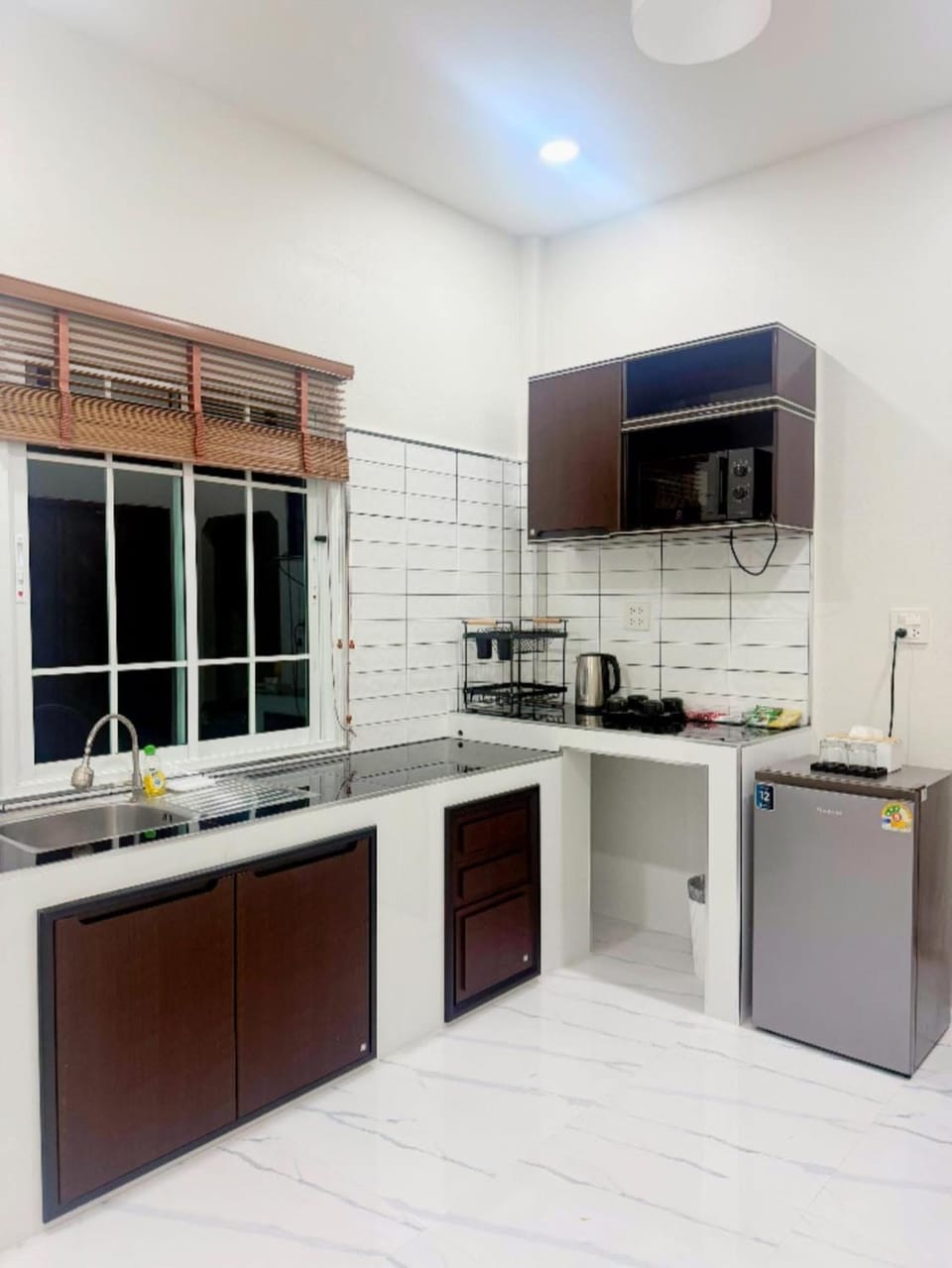 Kitchen or kitchenette, oven