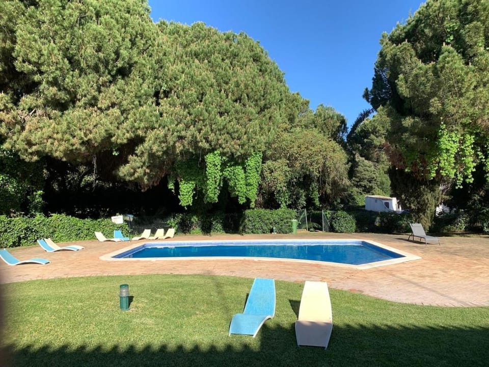 Villa Balaia - Direct access to the pool House in Olhos de Água