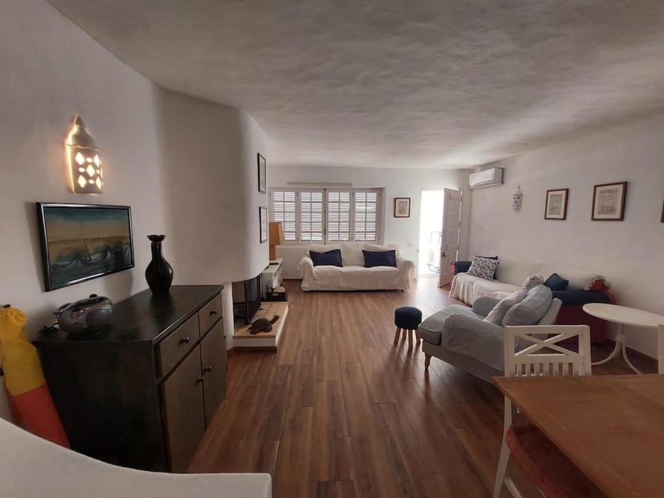Villa Balaia - Direct access to the pool House in Olhos de Água