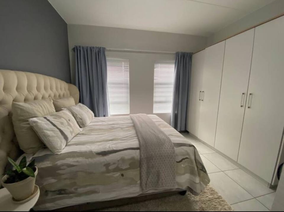 Tranquil Luxury Retreat Villa in Roodepoort