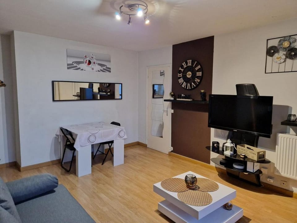 TV and multimedia, Living room, Dining area