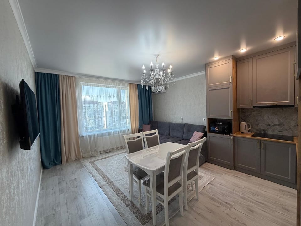 TV and multimedia, Kitchen or kitchenette, Living room, Seating area, Dining area