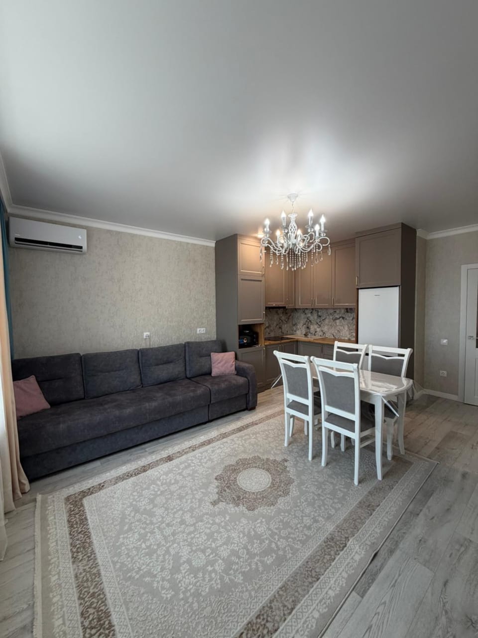 Living room, Seating area, Dining area, air conditioner