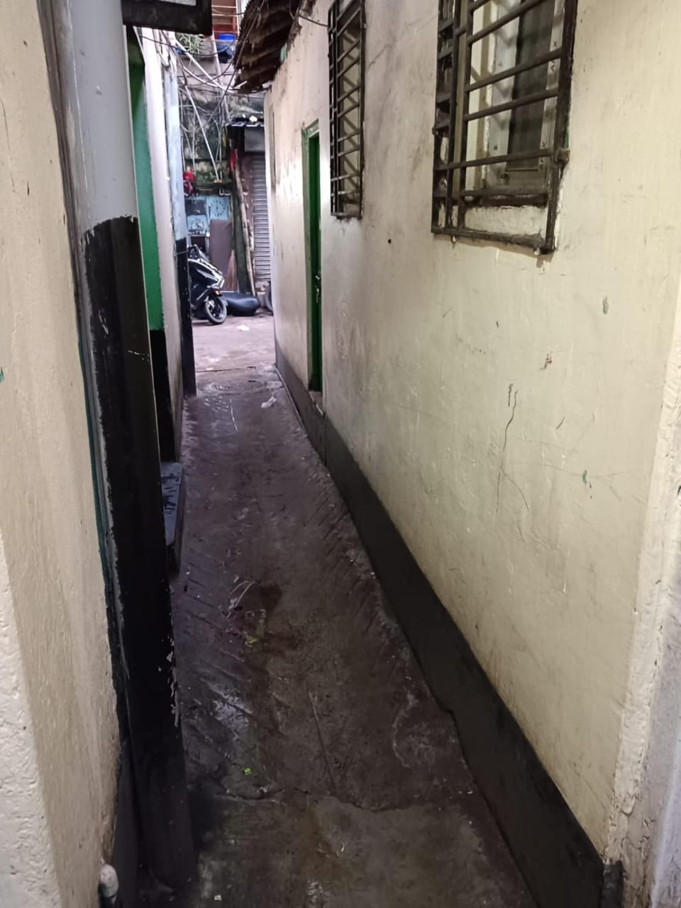 out side room on ground floor Apartment in Kolkata