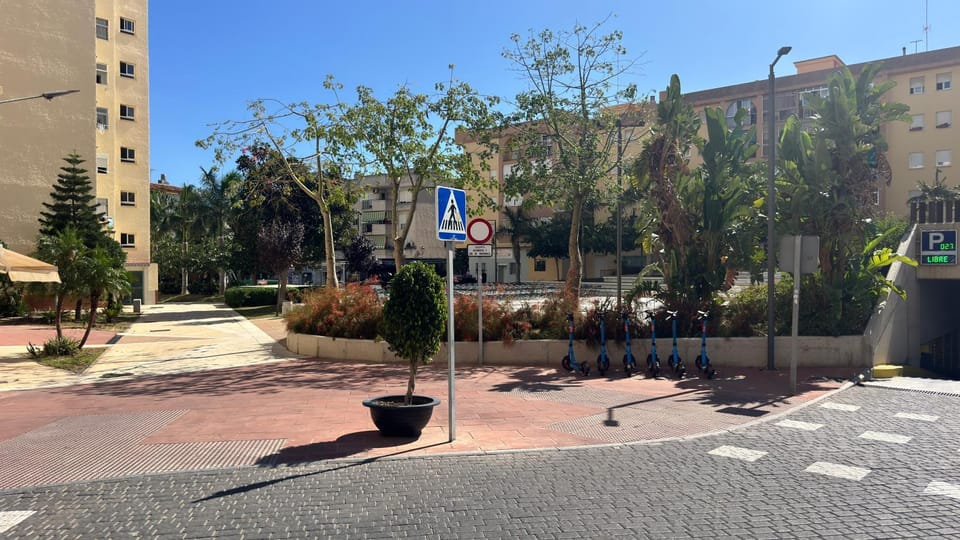 Facade/entrance, Off site, Neighbourhood, Street view