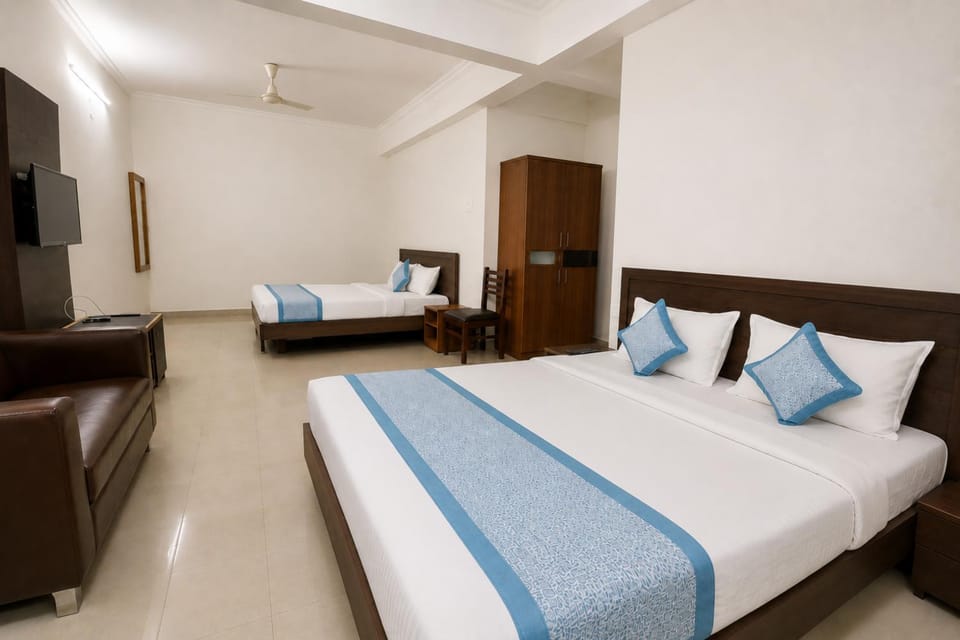 Resort Or!ent - Walking to Calangute Beach Goa Apartment in Calangute