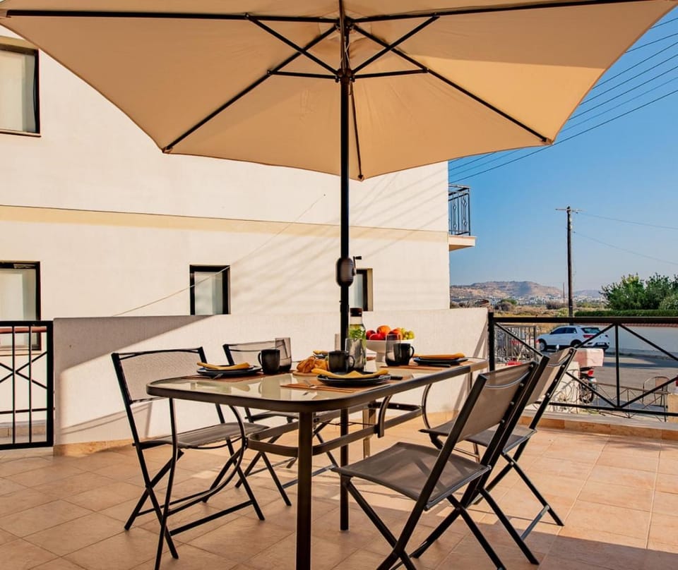Patio, Garden, Dining area