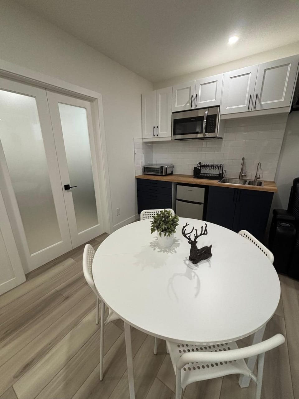 Cozy 2BR Basement Suite with cinema House in Okotoks