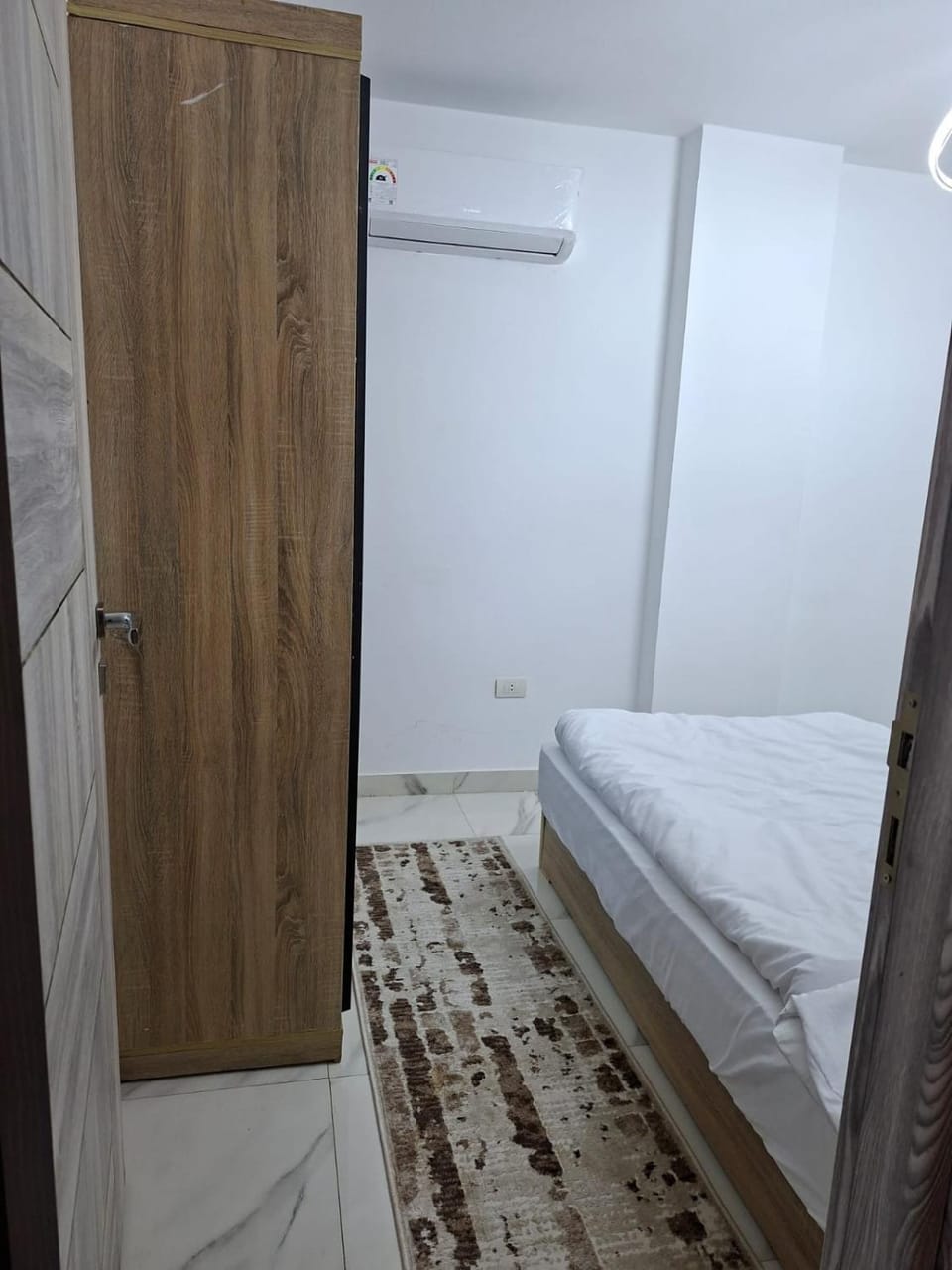 Photo of the whole room, wardrobe, air conditioner