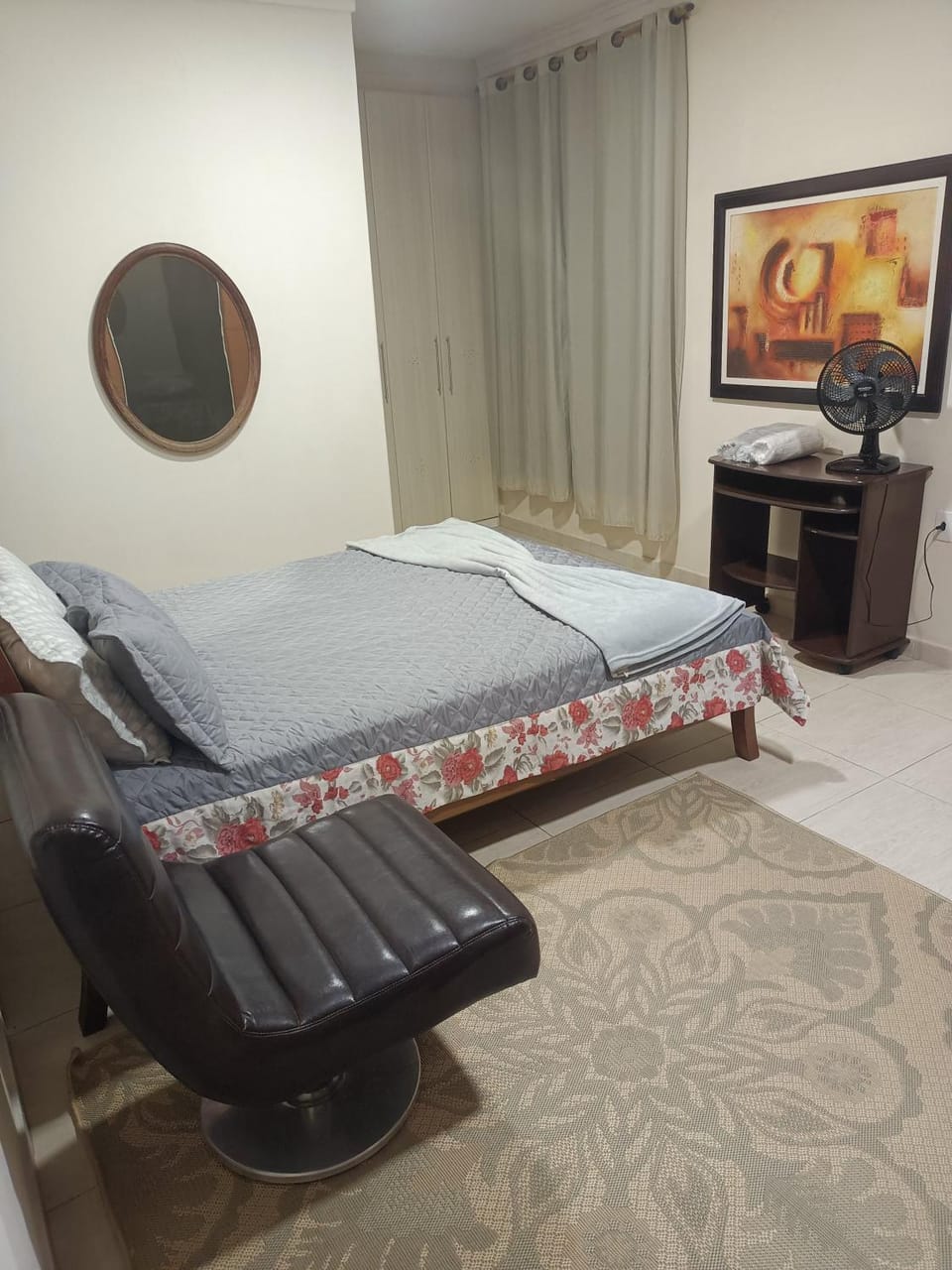 Photo of the whole room, Bedroom