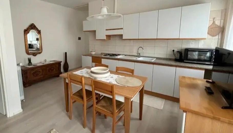 Kitchen or kitchenette, Dining area, oven, stove, toaster