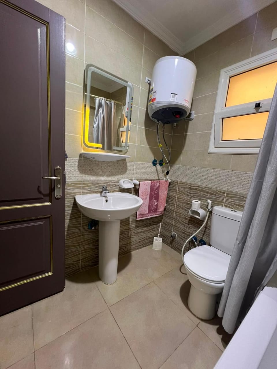 Toilet, bidet, towels