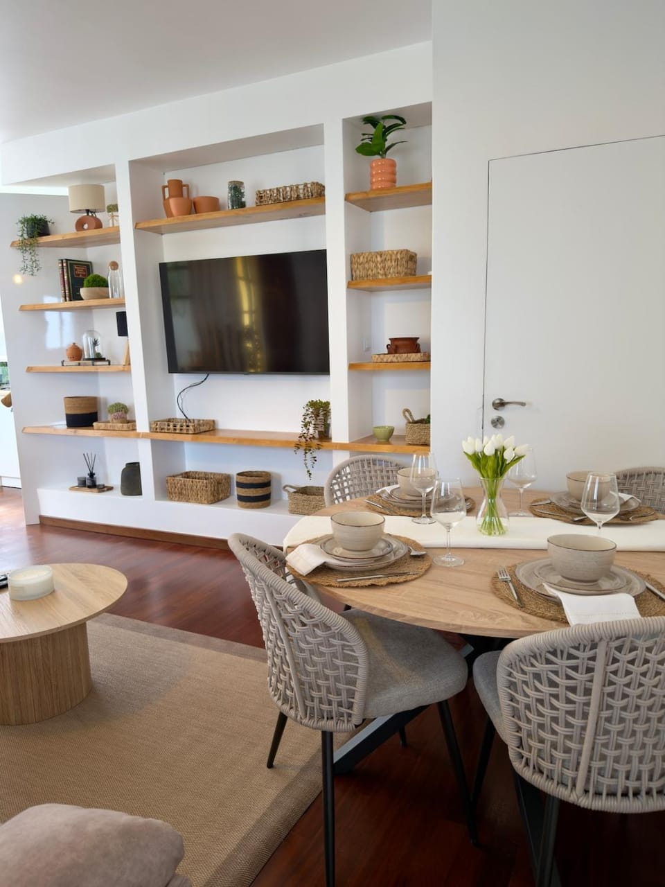 Seating area, Dining area