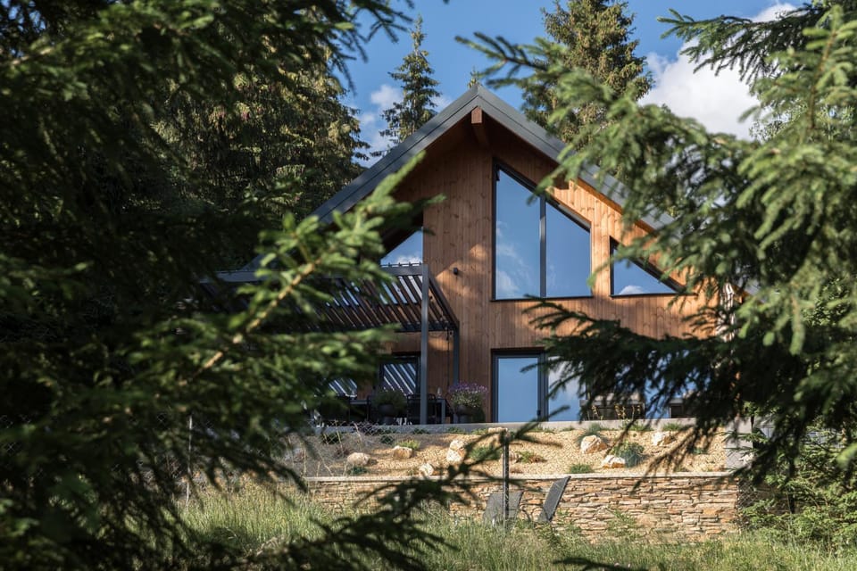 Nova Sky Lodge, Luxury Alpine Chalet with Jacuzzi and Fireplace, Baisoara Villa in Cluj County