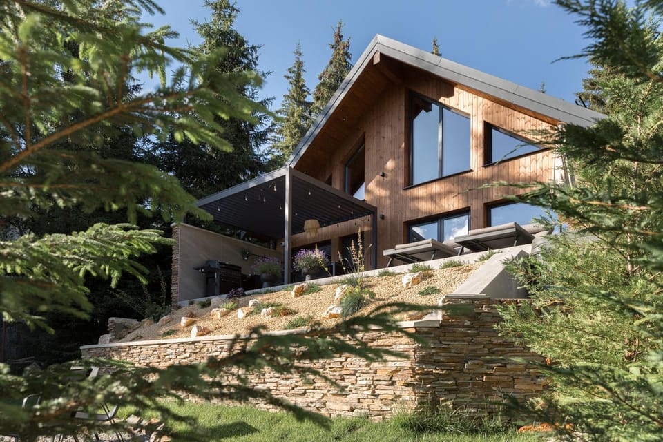 Nova Sky Lodge, Luxury Alpine Chalet with Jacuzzi and Fireplace, Baisoara Villa in Cluj County