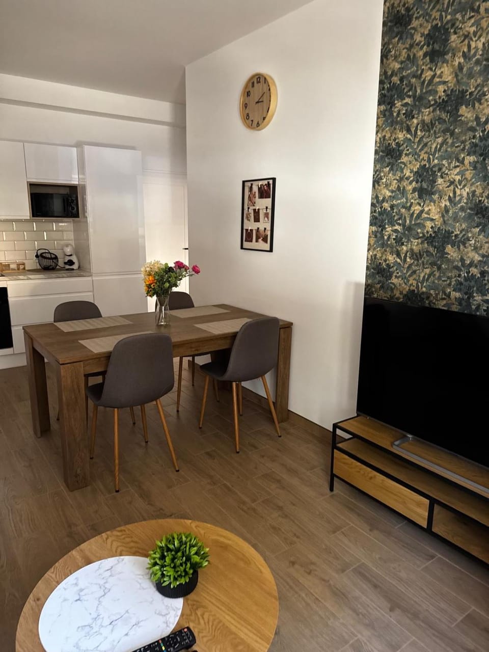 Living room, Dining area