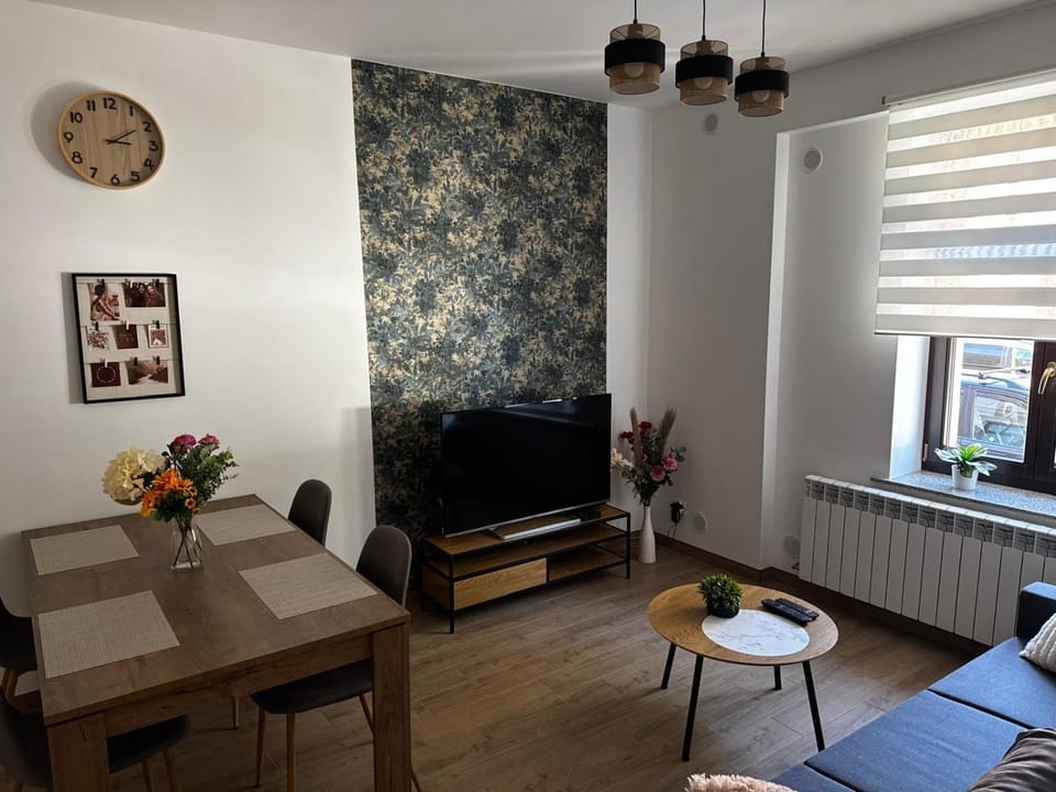 TV and multimedia, Living room, Dining area