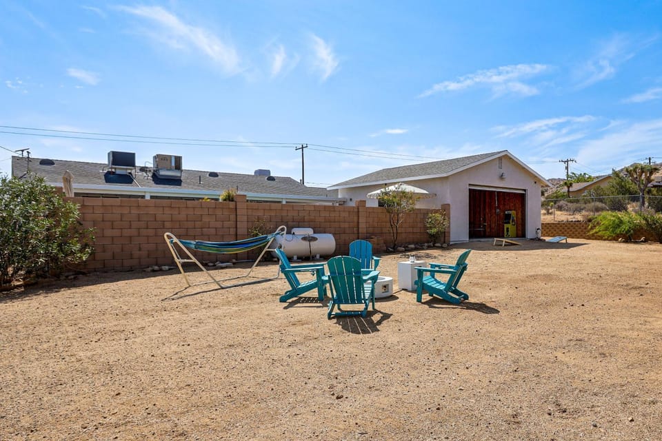 Heated Pool, Spa & Game Room: Yucca Valley Retreat House in Yucca Valley