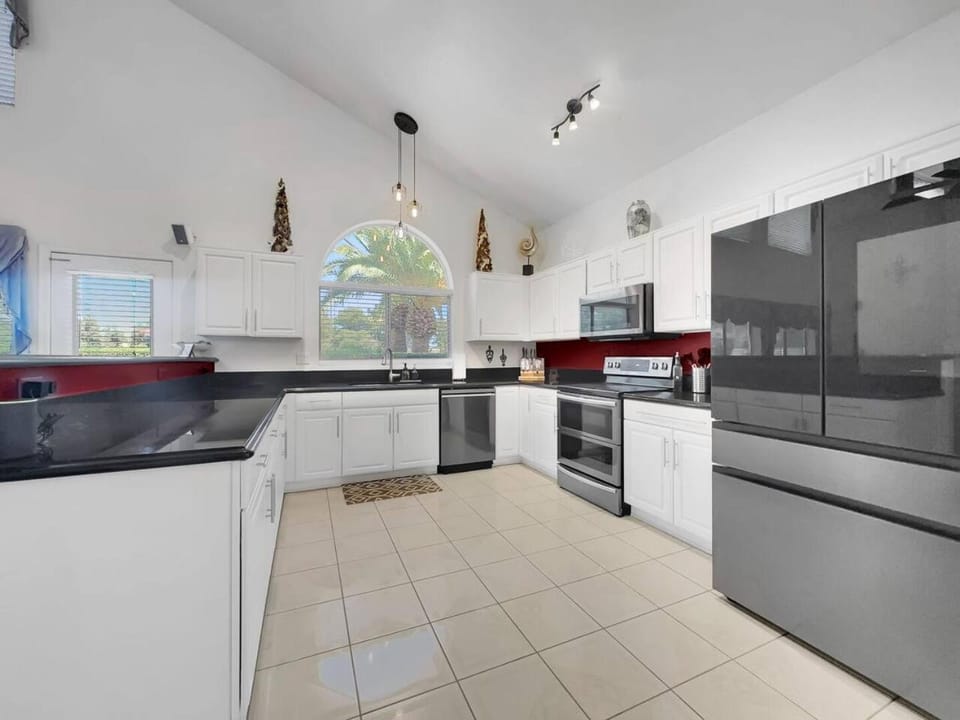 Resort Retreat-Pool, Spa, Game Room, Golf Course House in Superstition Springs