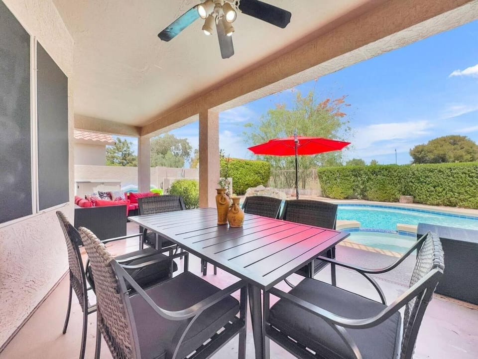 Resort Retreat-Pool, Spa, Game Room, Golf Course House in Superstition Springs