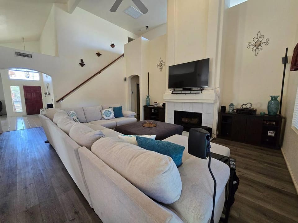 Resort Retreat-Pool, Spa, Game Room, Golf Course House in Superstition Springs